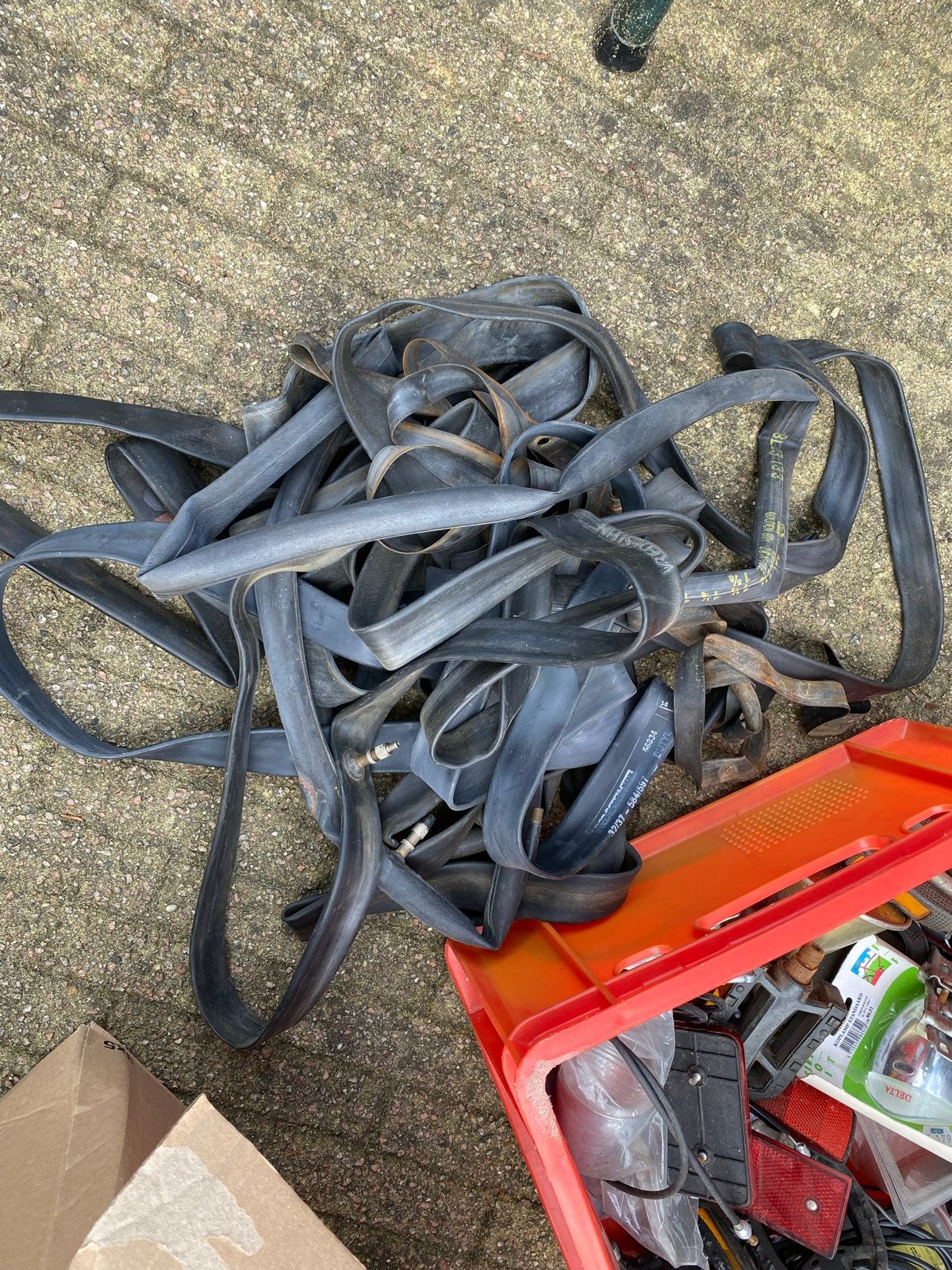 Grote partij fietsbanden, zadels en onderdelen, Ophalen, Gebruikt, Overige materialen, Overige typen