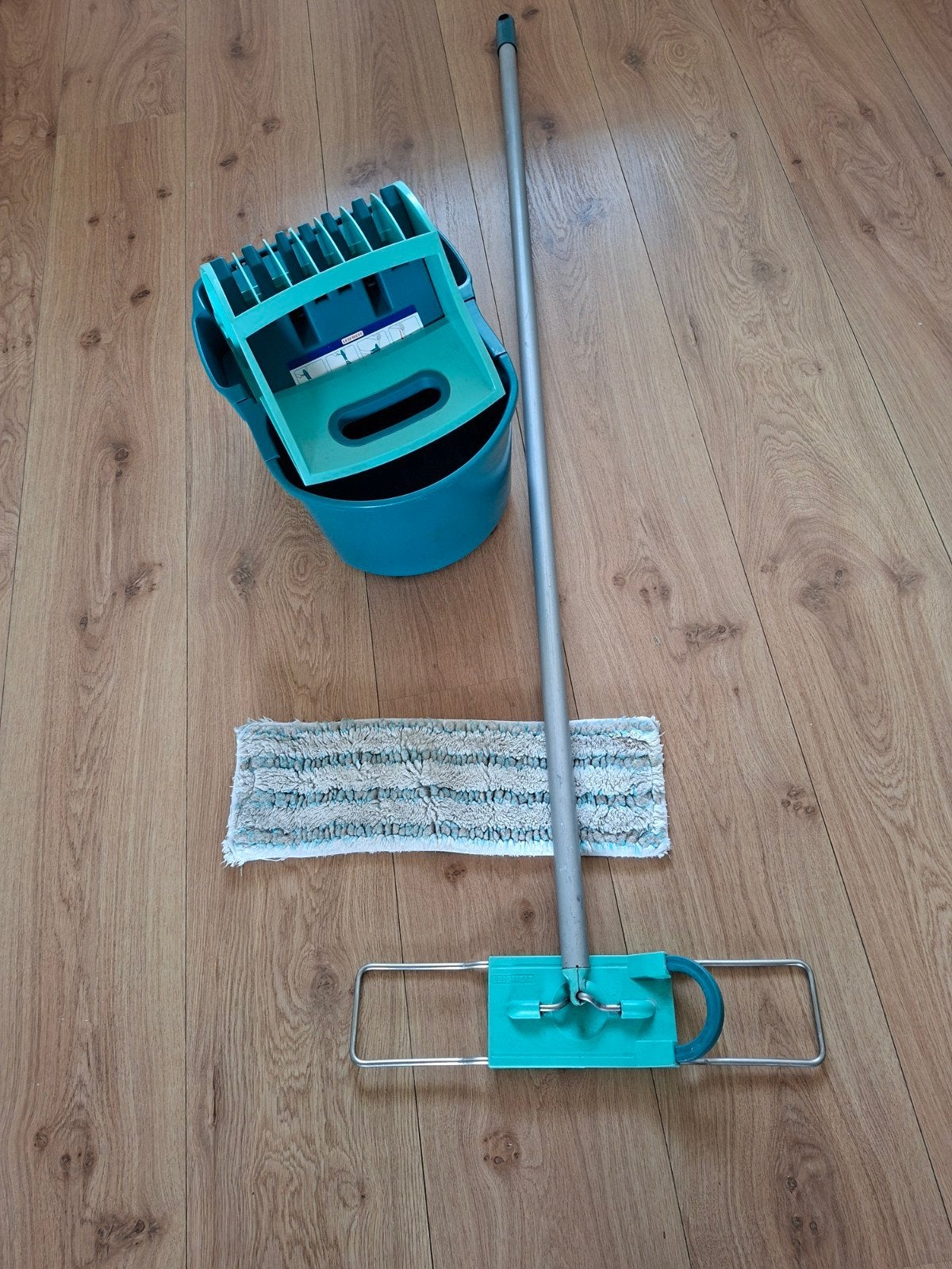 Leifheit Dweilsysteem met pers, microvezeldoek, stok en 8L e, Ophalen of Verzenden, Dweilemmer, -bak, of -wagen
