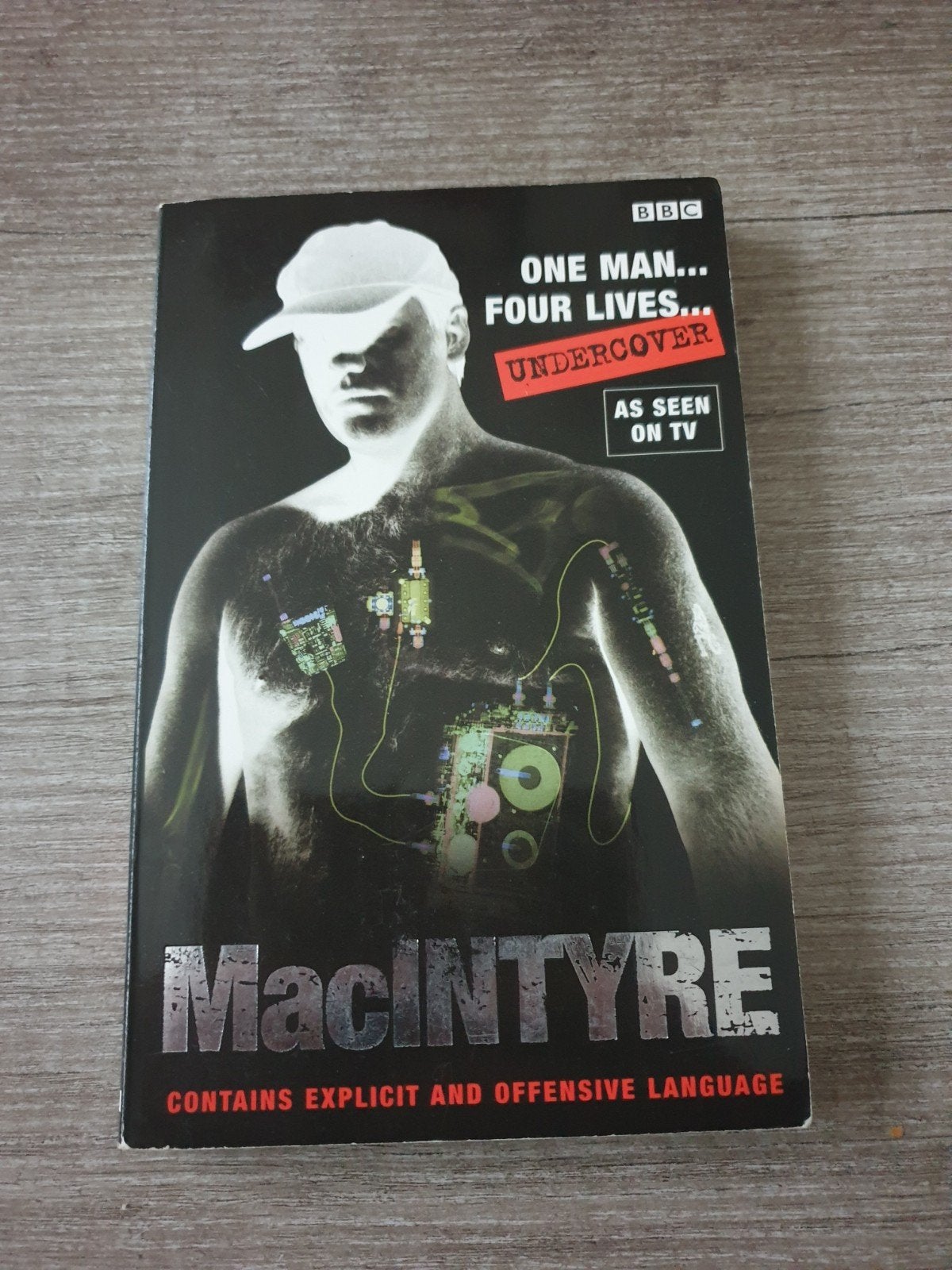 MacIntyre: One Man... Four Lives... Undercover (BBC), Ophalen of Verzenden, Gelezen