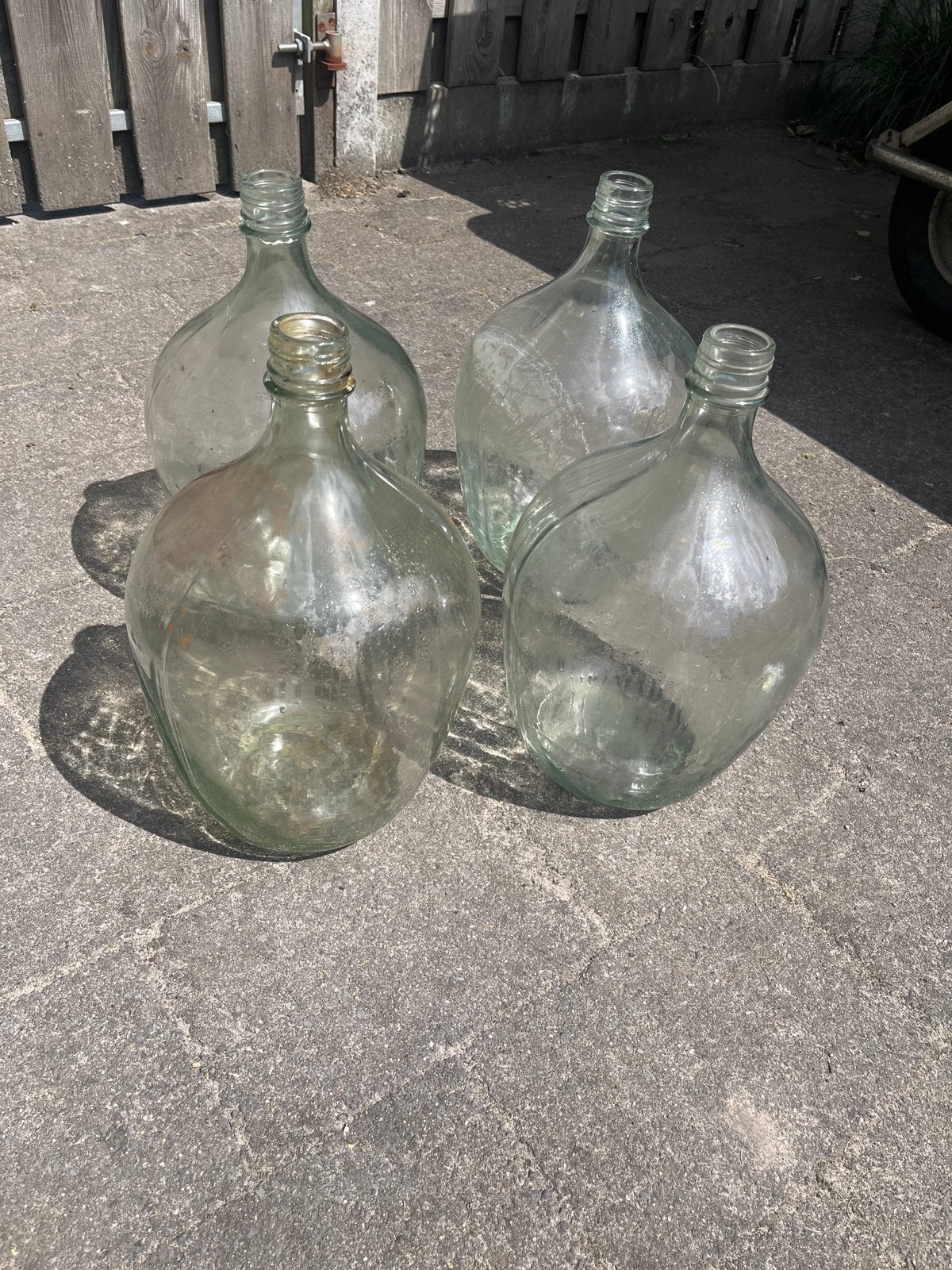 4 Grote Glazen Flessen /gistflessen, Ophalen
