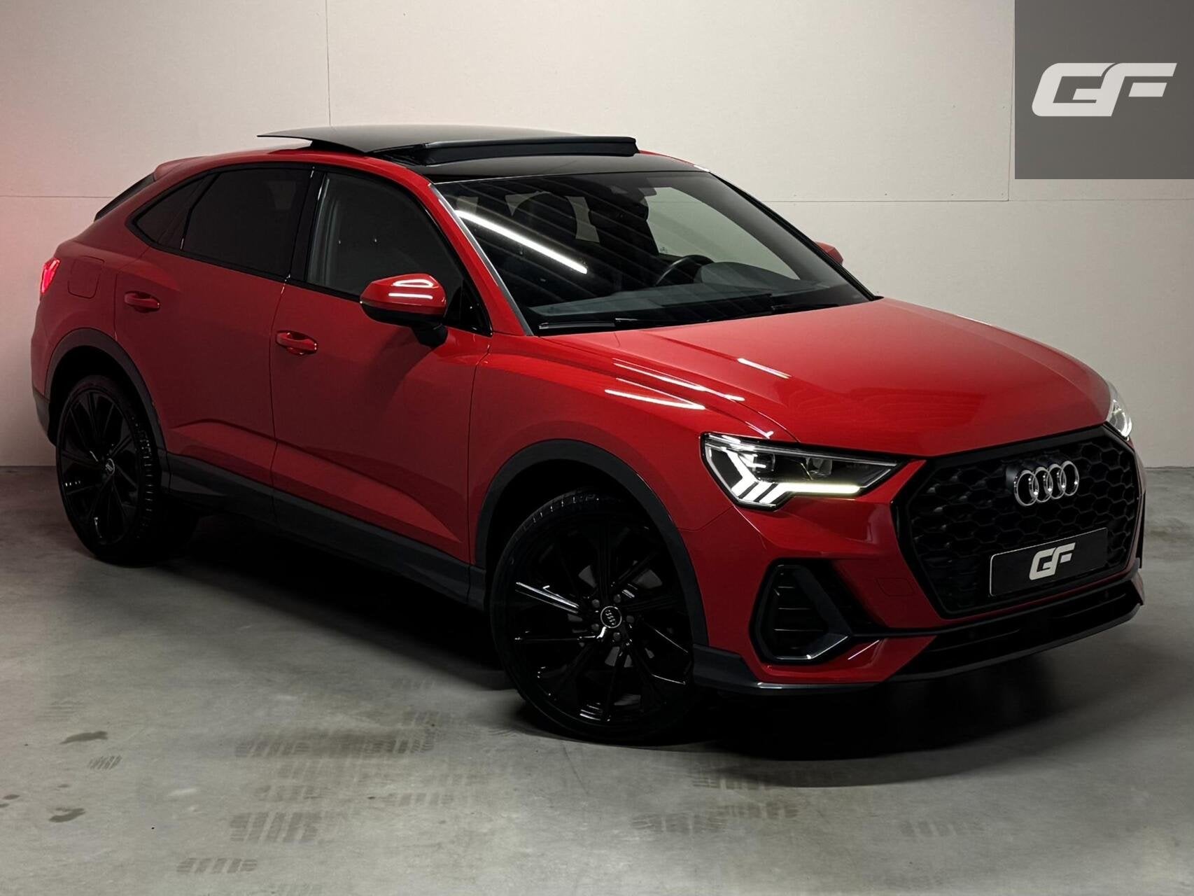 Audi Q3 Sportback 35 TFSI S-Line Black Edition Pano B&O Leer, 15 km/l, 4 cilinders, 1505 kg, Bedrijf