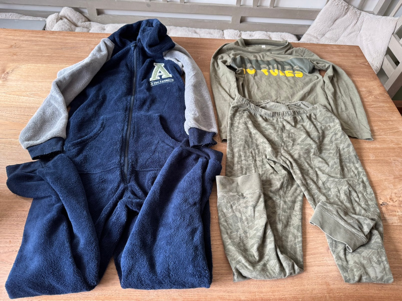 2 jongens pyjama’s in maat 134-140, Ophalen of Verzenden, Gebruikt, Jongen, Nacht- of Onderkleding