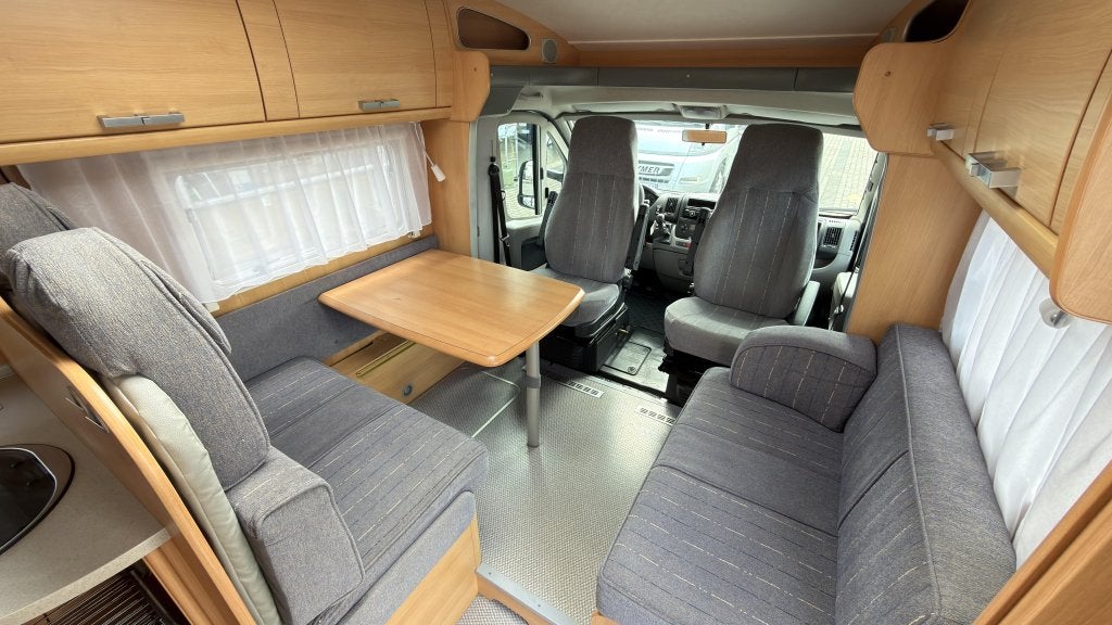 Zeer netjes met Fransbed De TEC Rotec 662 TI Uit 2007|117dkm, Caravans en Kamperen, Campers, T.E.C., Ringverwarming, Fiat, Koelkast