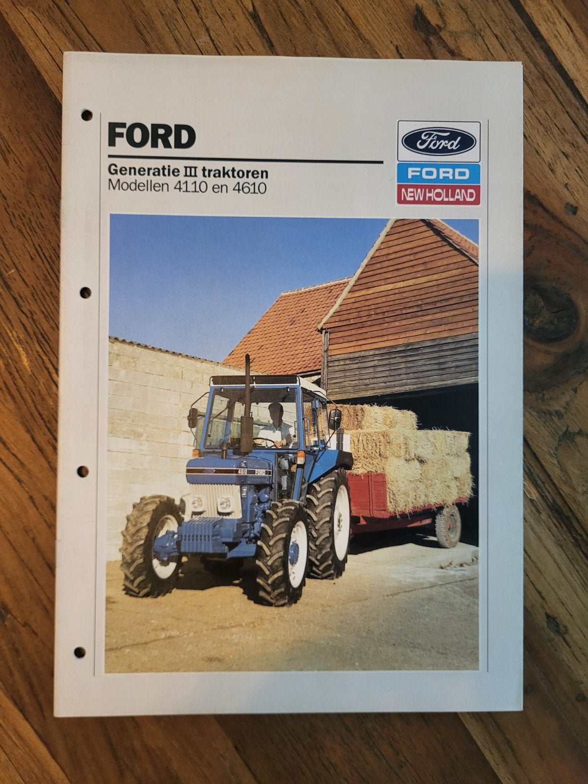 tractor folder Ford 4110 4610 generatie III tractoren, Boeken, Catalogussen en Folders, Ophalen of Verzenden, Zo goed als nieuw