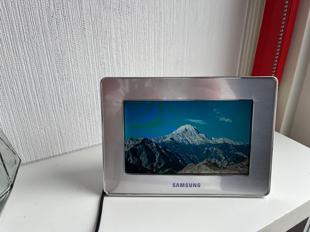 Digitale fotolijst van Samsung., Ophalen, Gebruikt, Minder dan 1 GB, 8 tot 12 inch