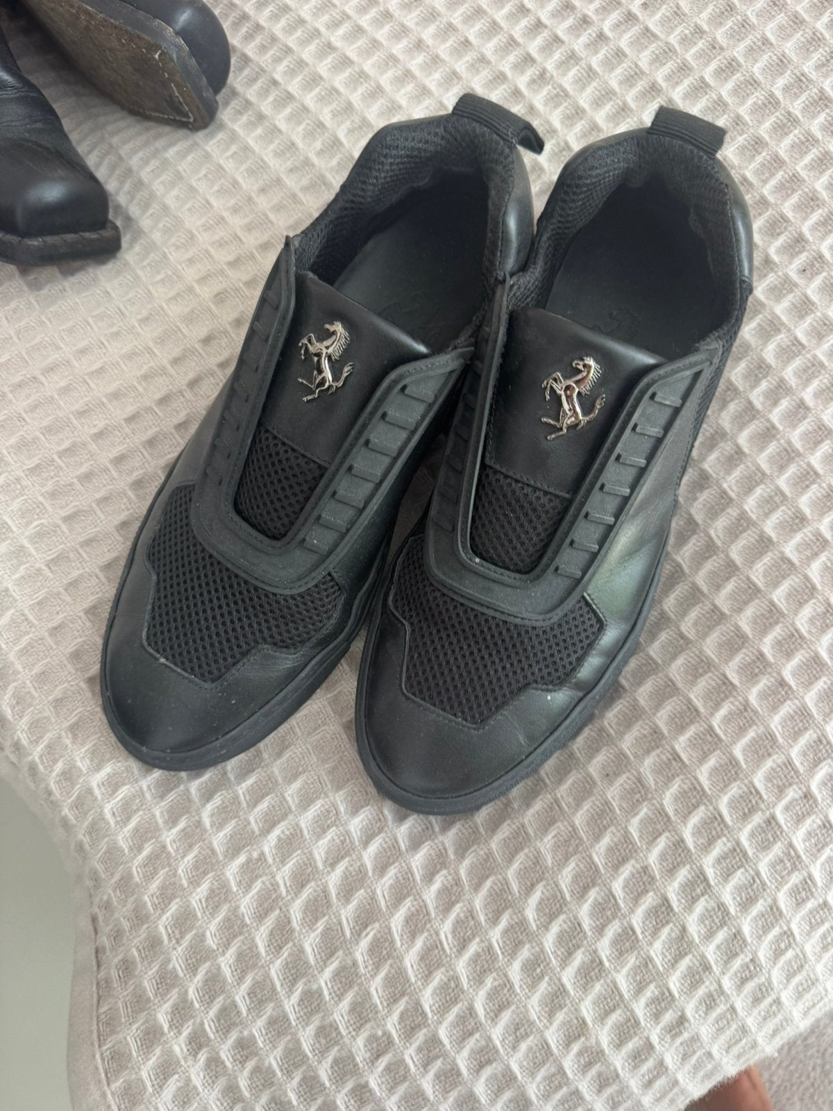 Schoenen Ferrari, Ophalen, Zo goed als nieuw