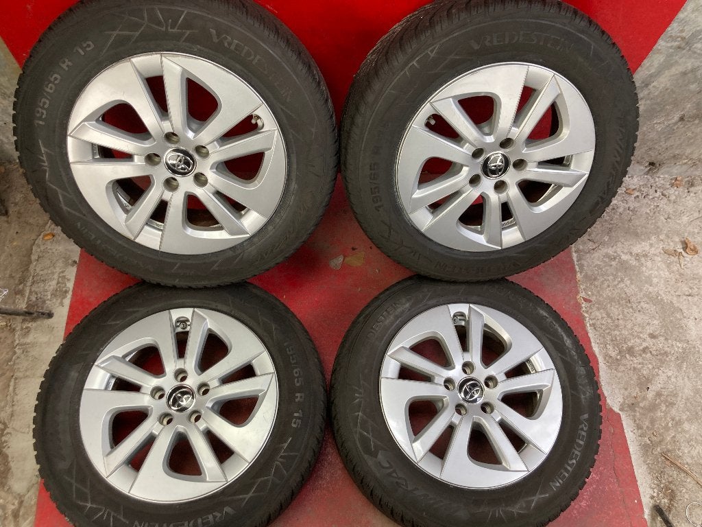 Winterbanden Toyota Yaris 195/65R15 Vredestein, Gebruikt, 15 inch, ., Banden en Velgen