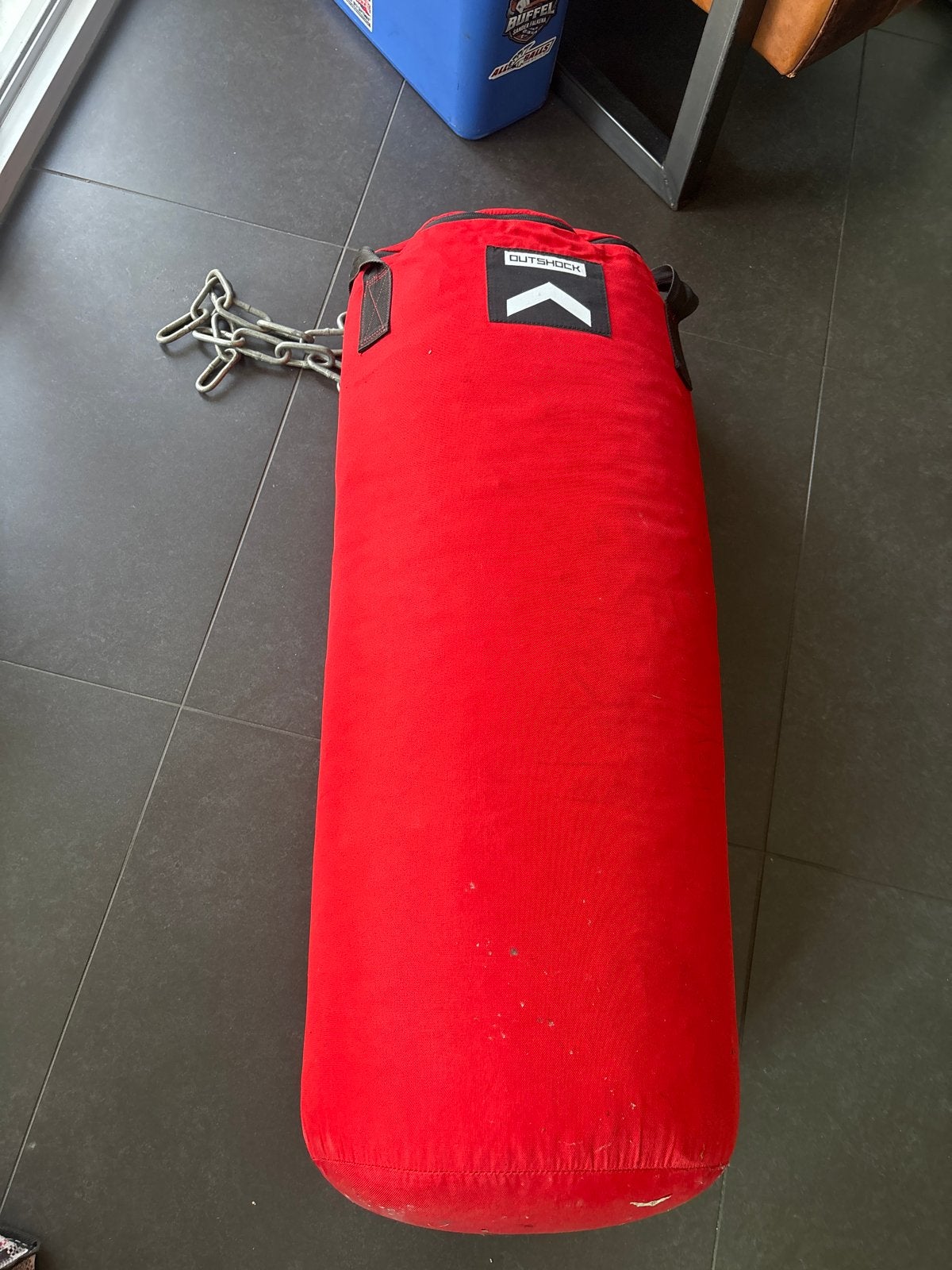 Rode bokszak van Outshock, Sport en Fitness, Boksen, Ophalen, Gebruikt, Bokszak