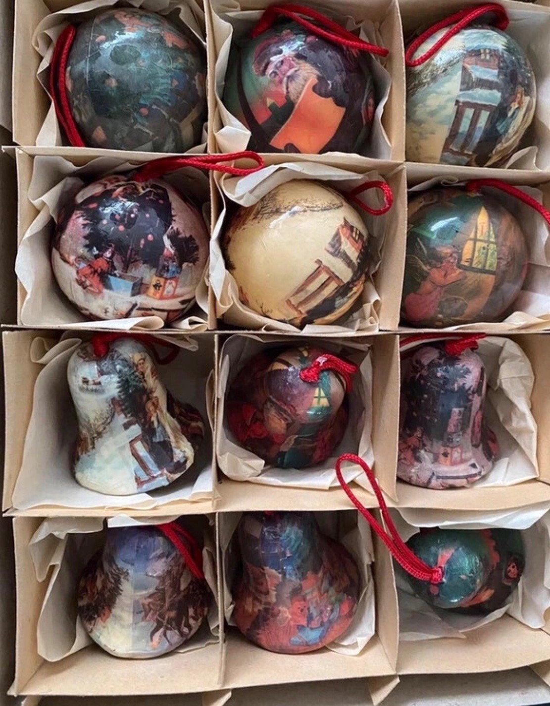 12 nostalgische kerstballen van papier mache., Diversen, Ophalen of Verzenden, Gebruikt