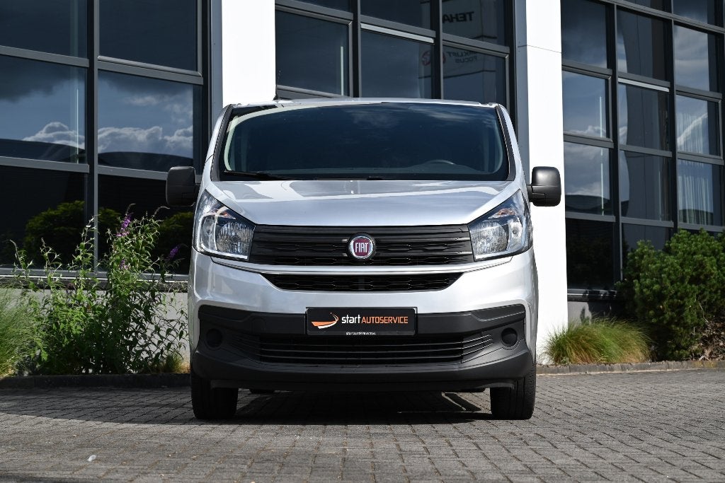 Renault Trafic 2.0 L2H1 MultiJet 145 PK CarPlay 6 Persoons, Voorwielaandrijving, 145 pk, Stof, 4 cilinders