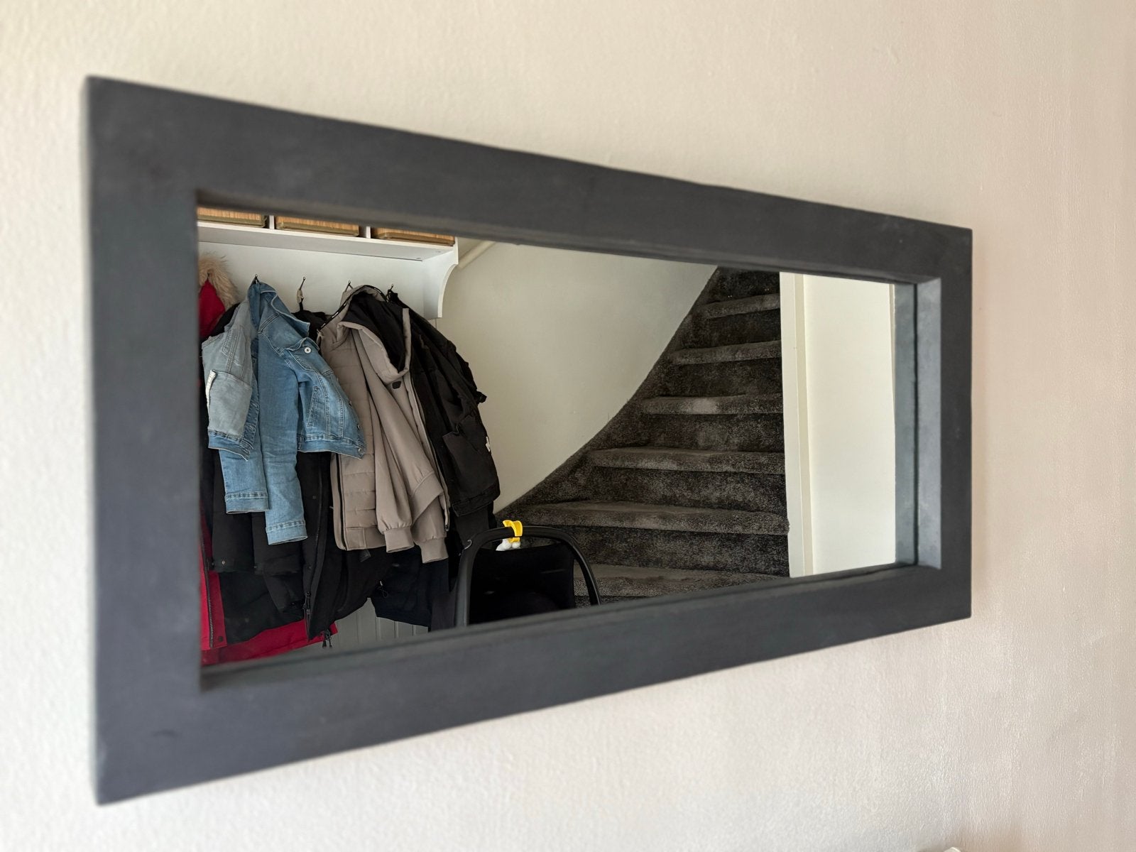 Stijlvolle rechthoekige spiegel met donker frame, Ophalen, Gebruikt, 100 tot 150 cm, 100 tot 125 cm