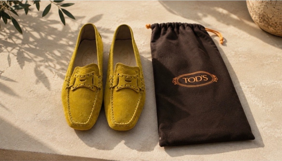 Tod's Gommino suède mocassins - Geel, Kleding | Dames, Schoenen, Ophalen of Verzenden, Zo goed als nieuw, Geel, Instappers