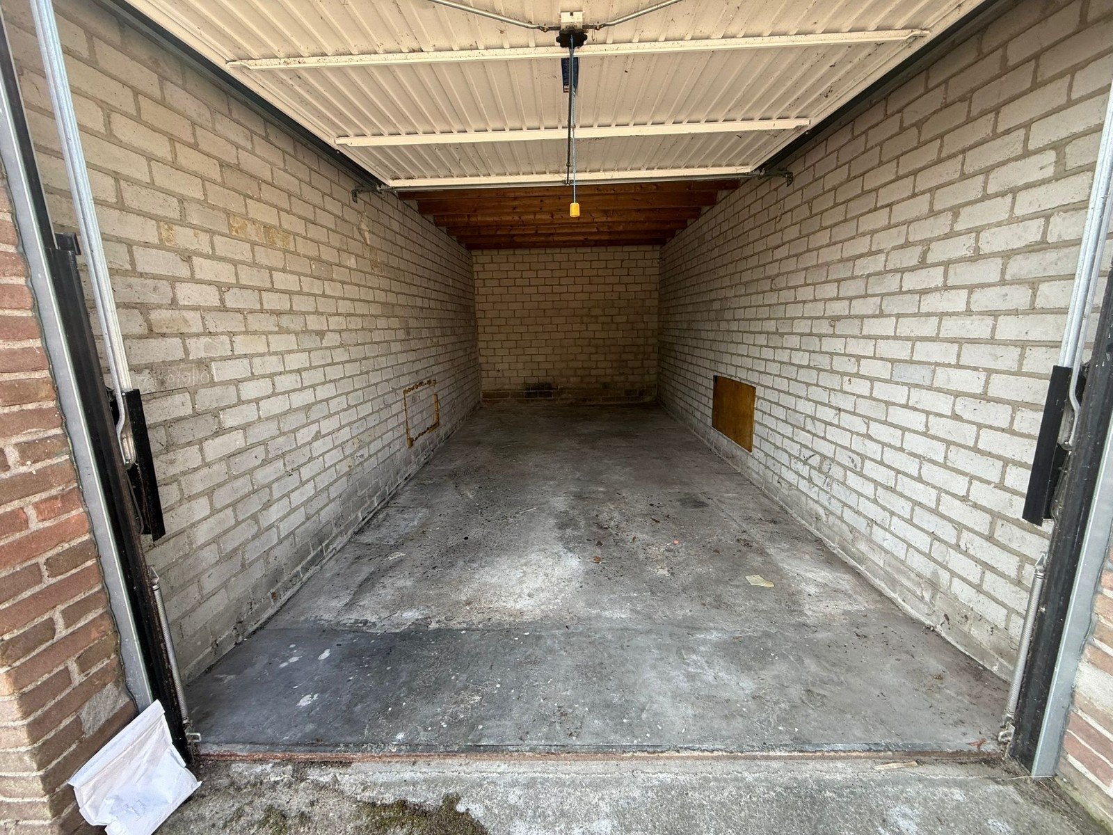 Garageboxen  te huur Narcissenstraat Helmond, Noord-Brabant