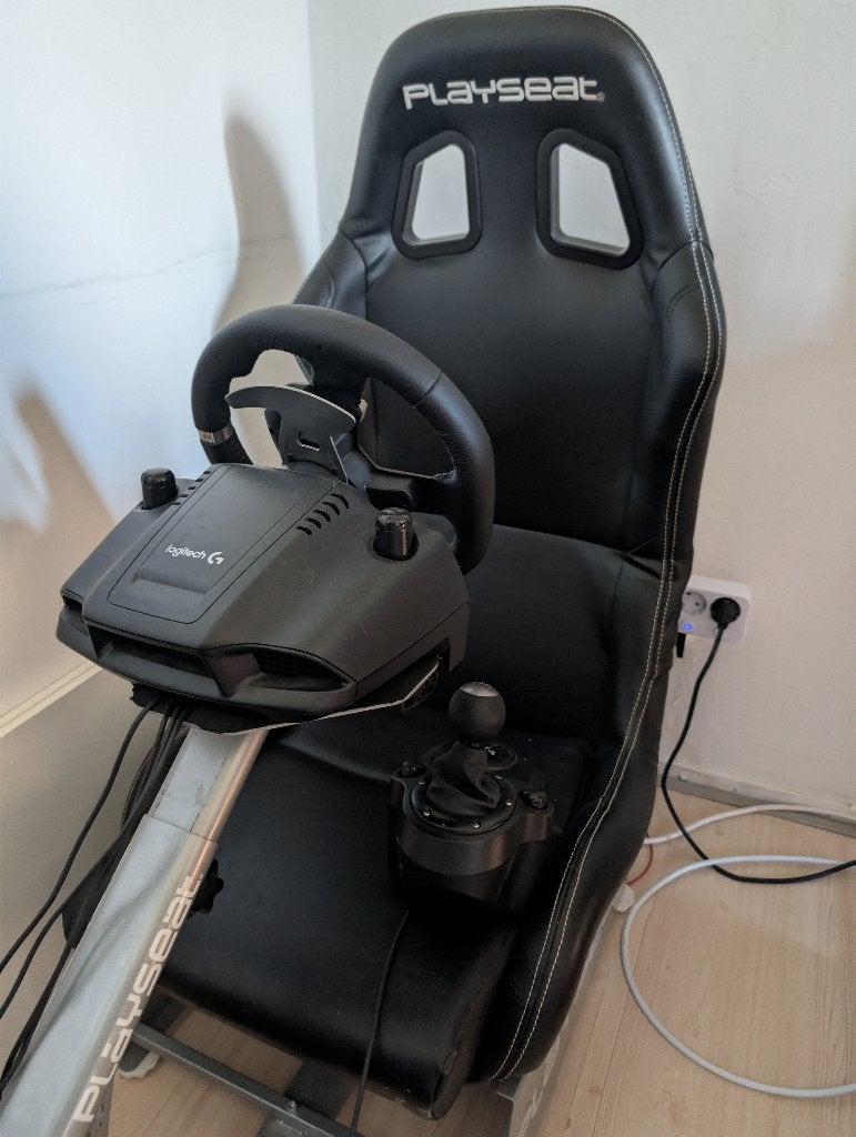 Logitech PLAYSEAT + Steering Wheel + Pedals + Shifter, Computers en Software, Ophalen, Zo goed als nieuw, Logitech