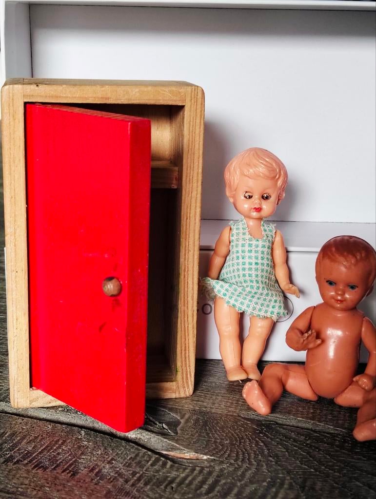 Vintage poppenhuis poppetjes/ kledingkast, Ophalen of Verzenden, Gebruikt, Poppenhuis