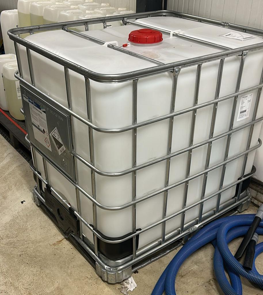 Grote 1000 liter IBC vat - Wit met metalen kooi, Tuin en Terras, Regentonnen, Ophalen