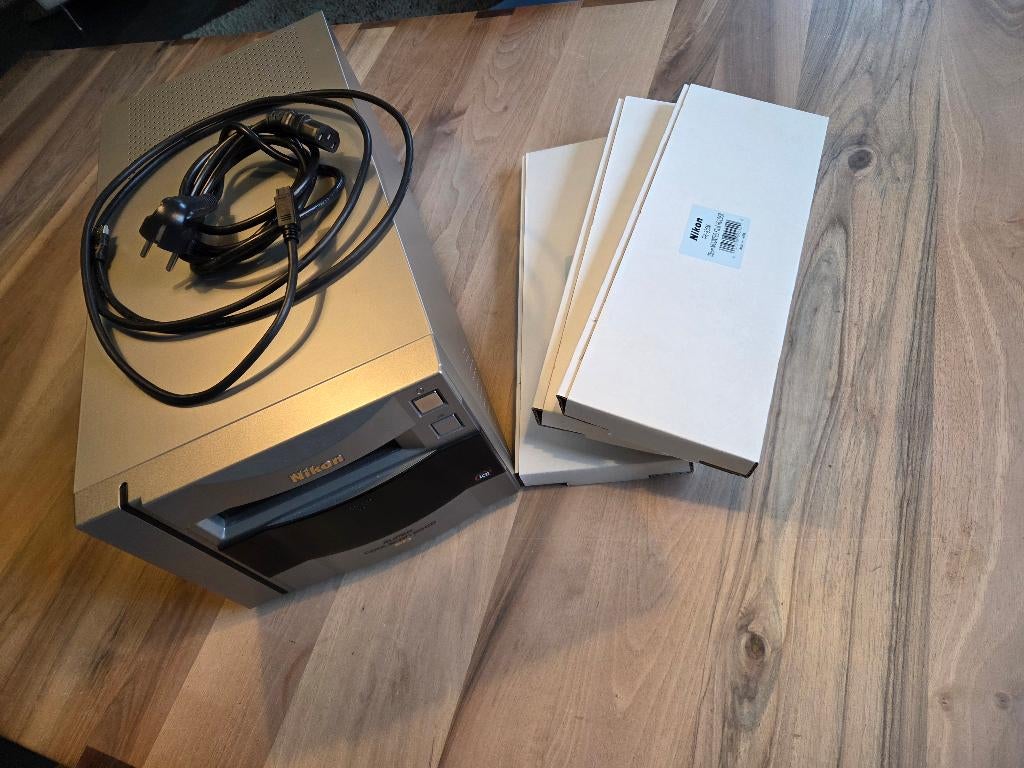 Nikon Coolscan 8000 incl 3x adapters, Computers en Software, Scanners, Ophalen, Gebruikt