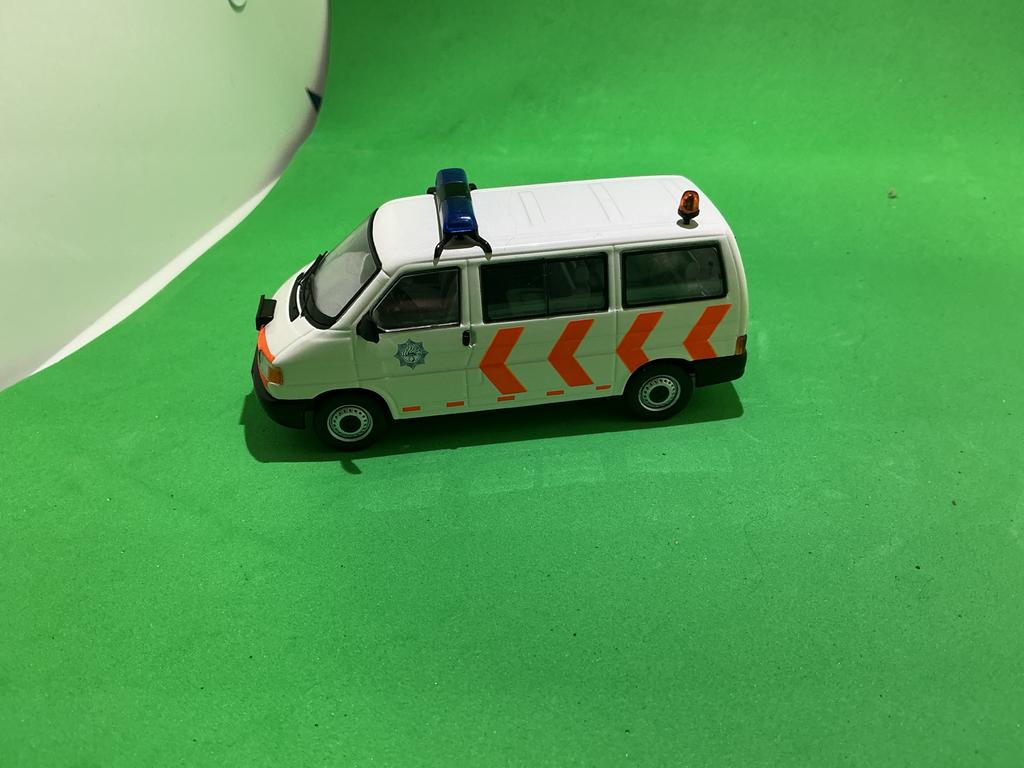 Rijkspolitie Volkswagen T4 Premium ClassiXXs modelauto, Hobby en Vrije tijd, Modelbouw | Auto's en Voertuigen, Nieuw, Auto, 1:32 tot 1:50