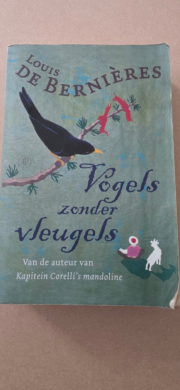 Louis de Bernieres - Vogels zonder vleugels, Gelezen, Ophalen of Verzenden, Louis de Bernieres
