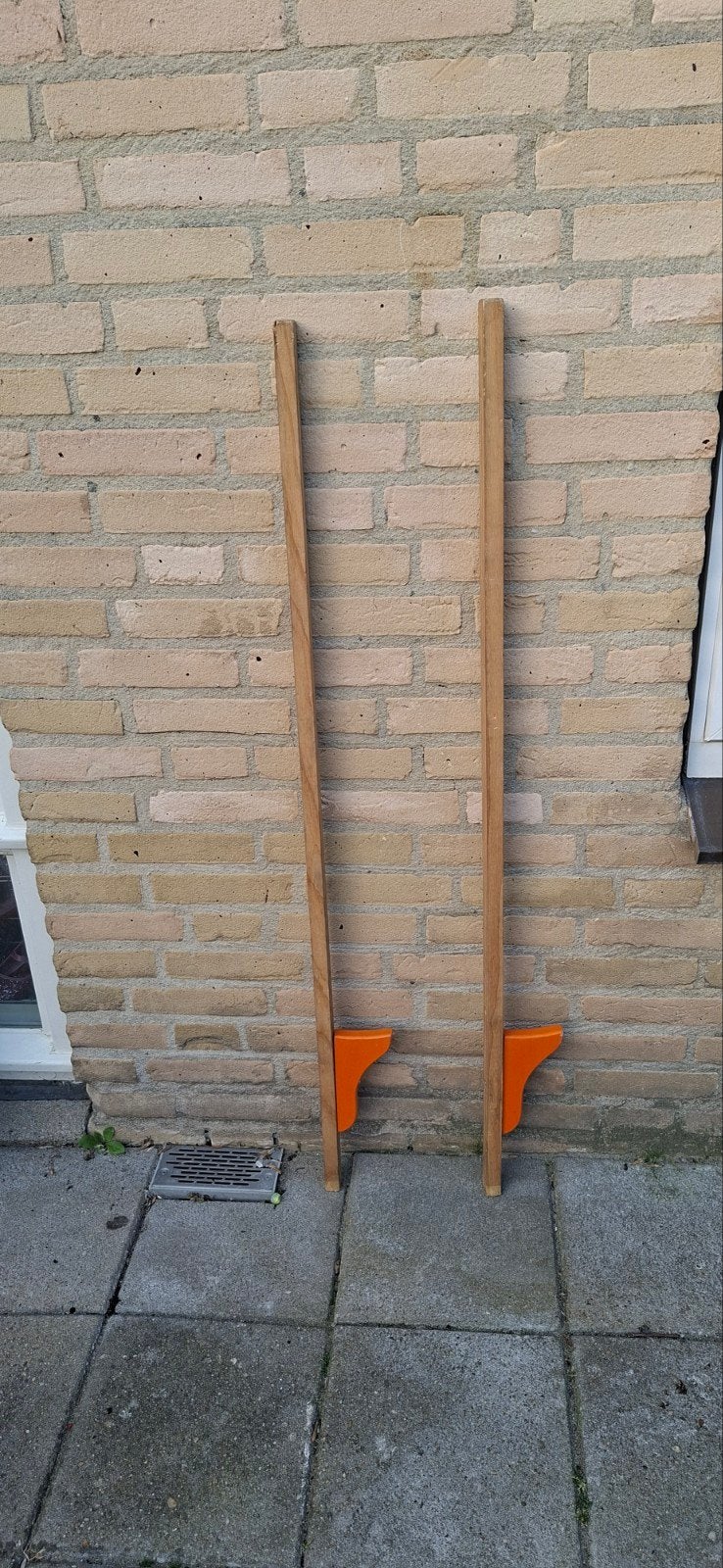Stelten - Houten stelten met oranje voetsteunen, Ophalen