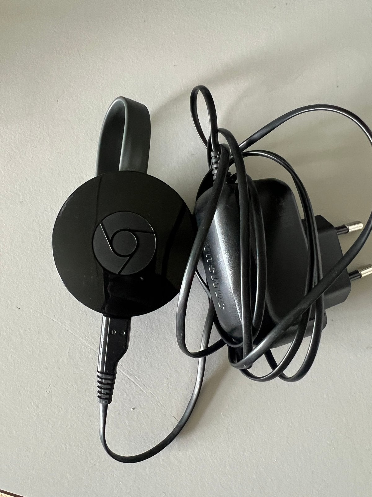 Chromecast Google streamer - Ideaal voor WK buiten in tuin, Ophalen of Verzenden, Zo goed als nieuw