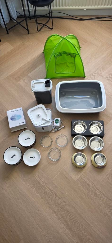 Complete katten set voerbakken, waterfontein, kattenbak ect, Ophalen, Nieuw