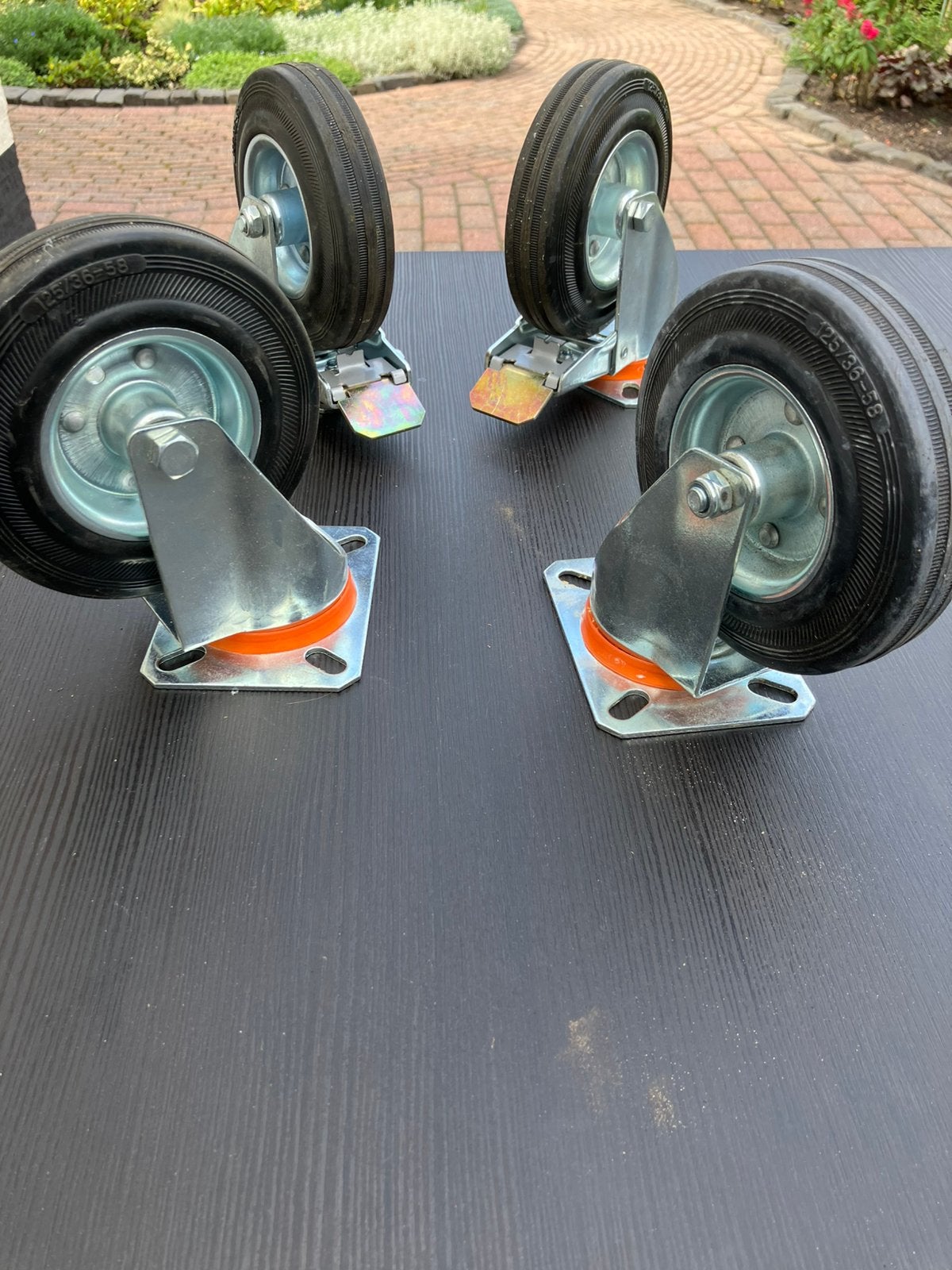 4 stuks nieuwe zwenkwielen. 2x met rem en 2x zonder rem, Ophalen, Nieuw