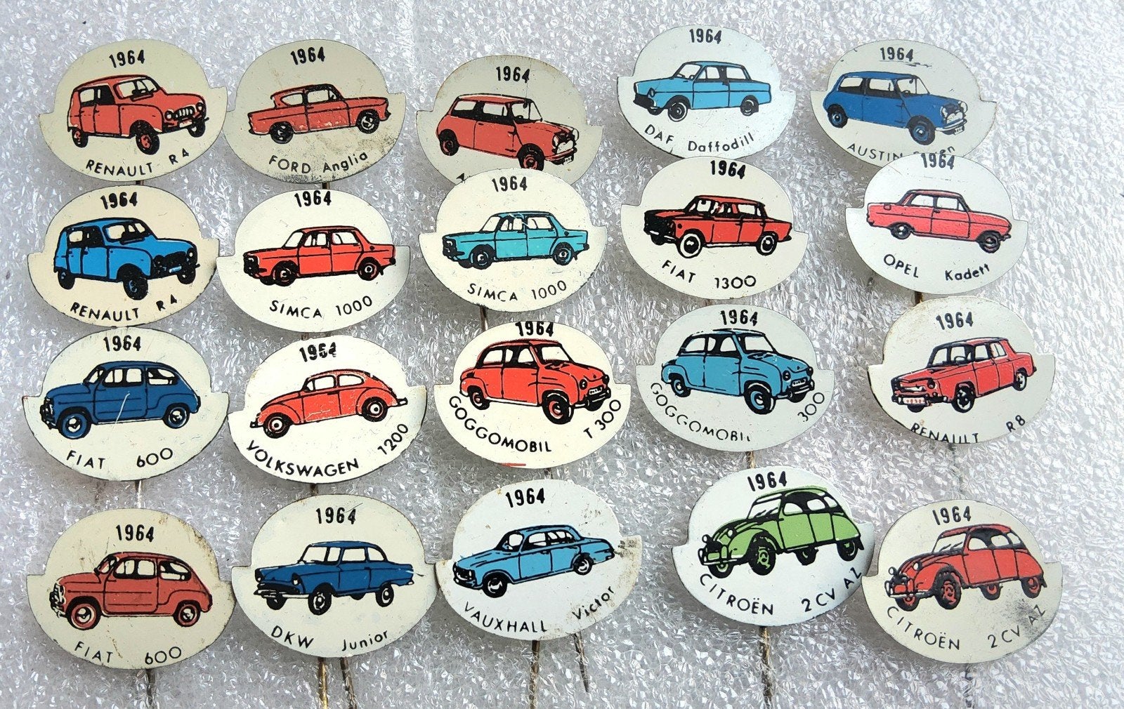 20 Vintage Speldjes Auto's 1964 - Diverse Merken, Ophalen of Verzenden, Gebruikt, Transport, Speldje of Pin