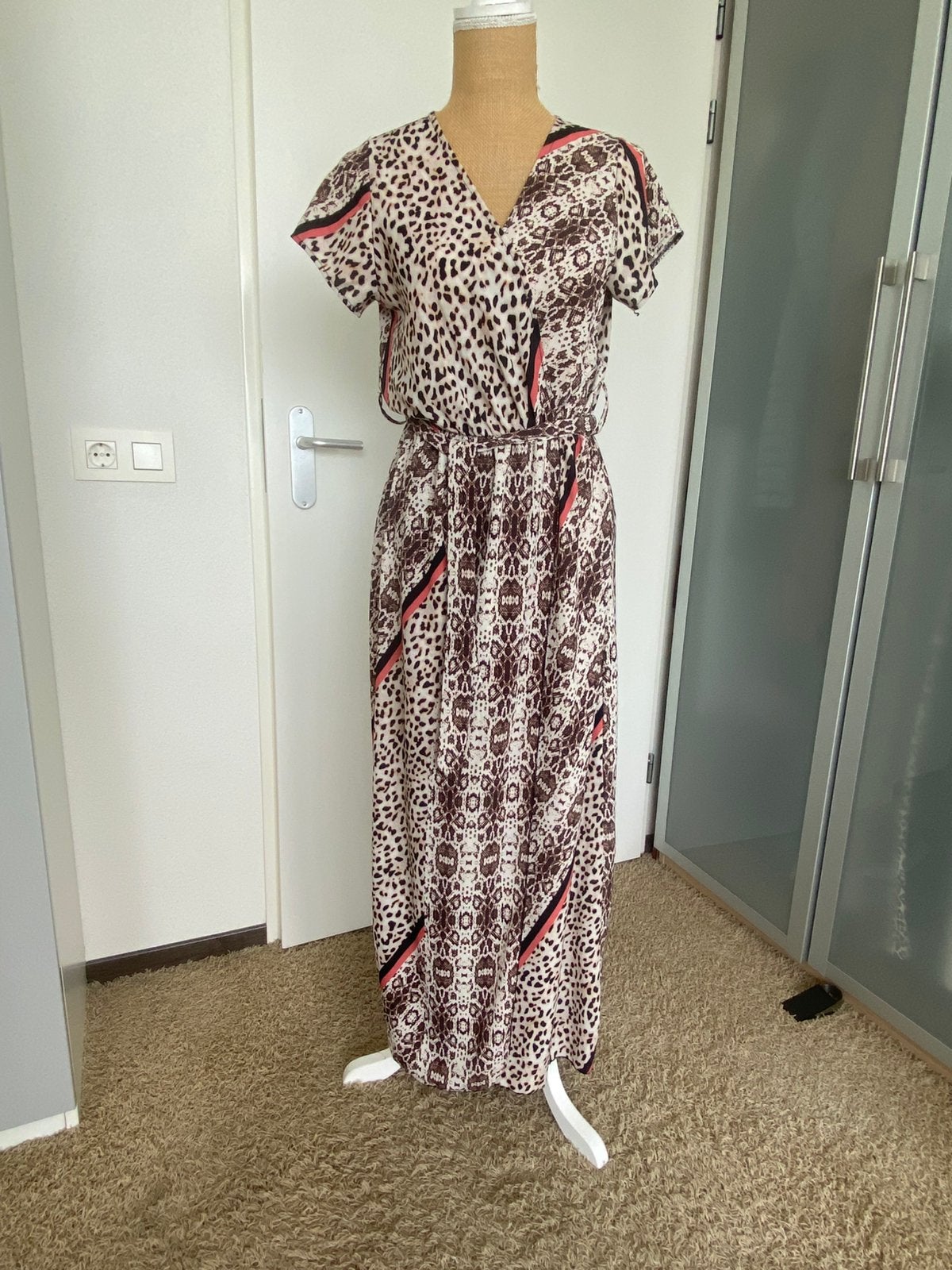 Super leuke Lange Overslag Jurk Maat M tedragen van 36/ 40, Kleding | Dames, Jurken, Overige kleuren, Ophalen of Verzenden, Zo goed als nieuw
