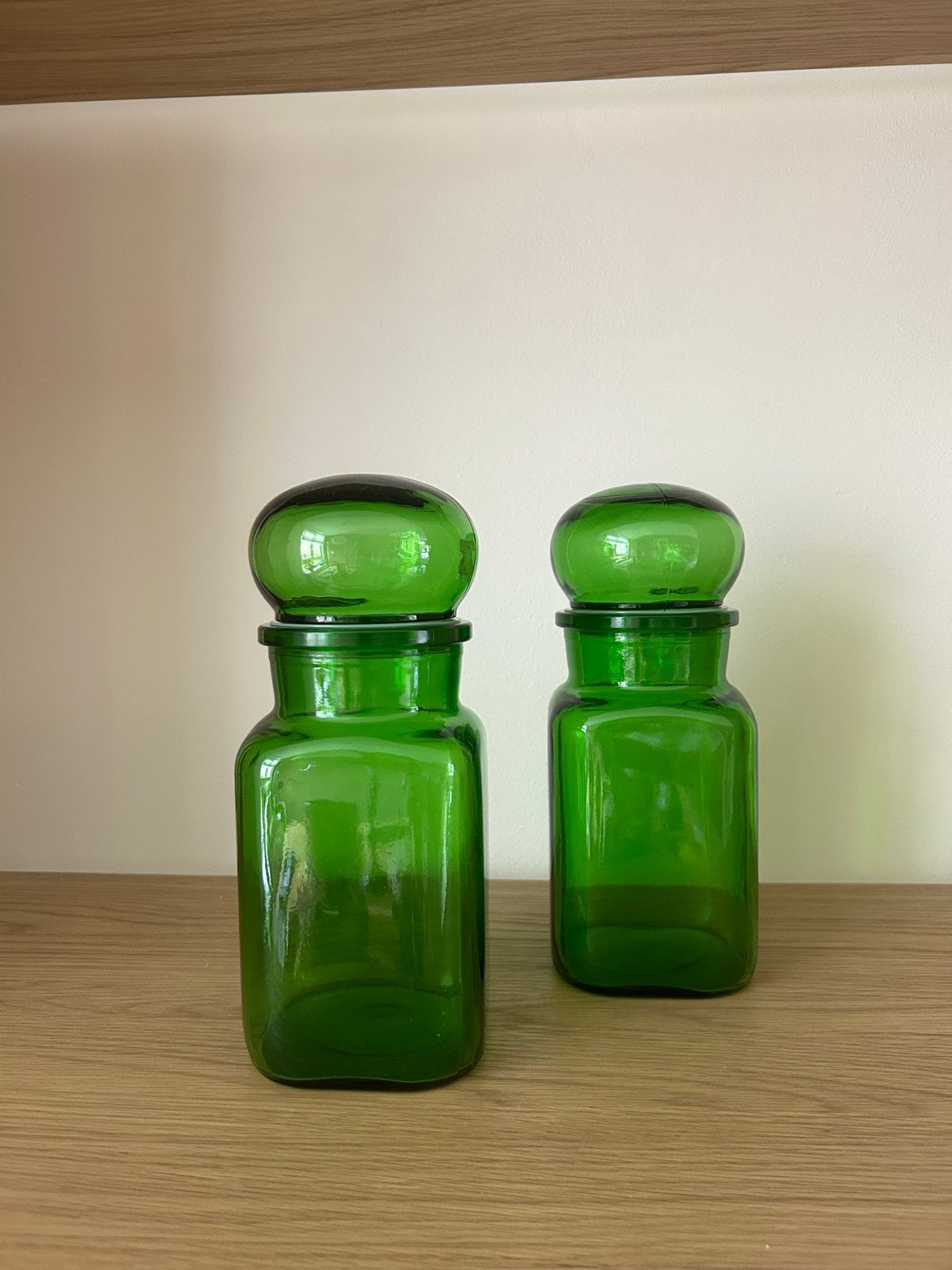 Twee retro/vintage groene glazen voorraadpotten, Ophalen