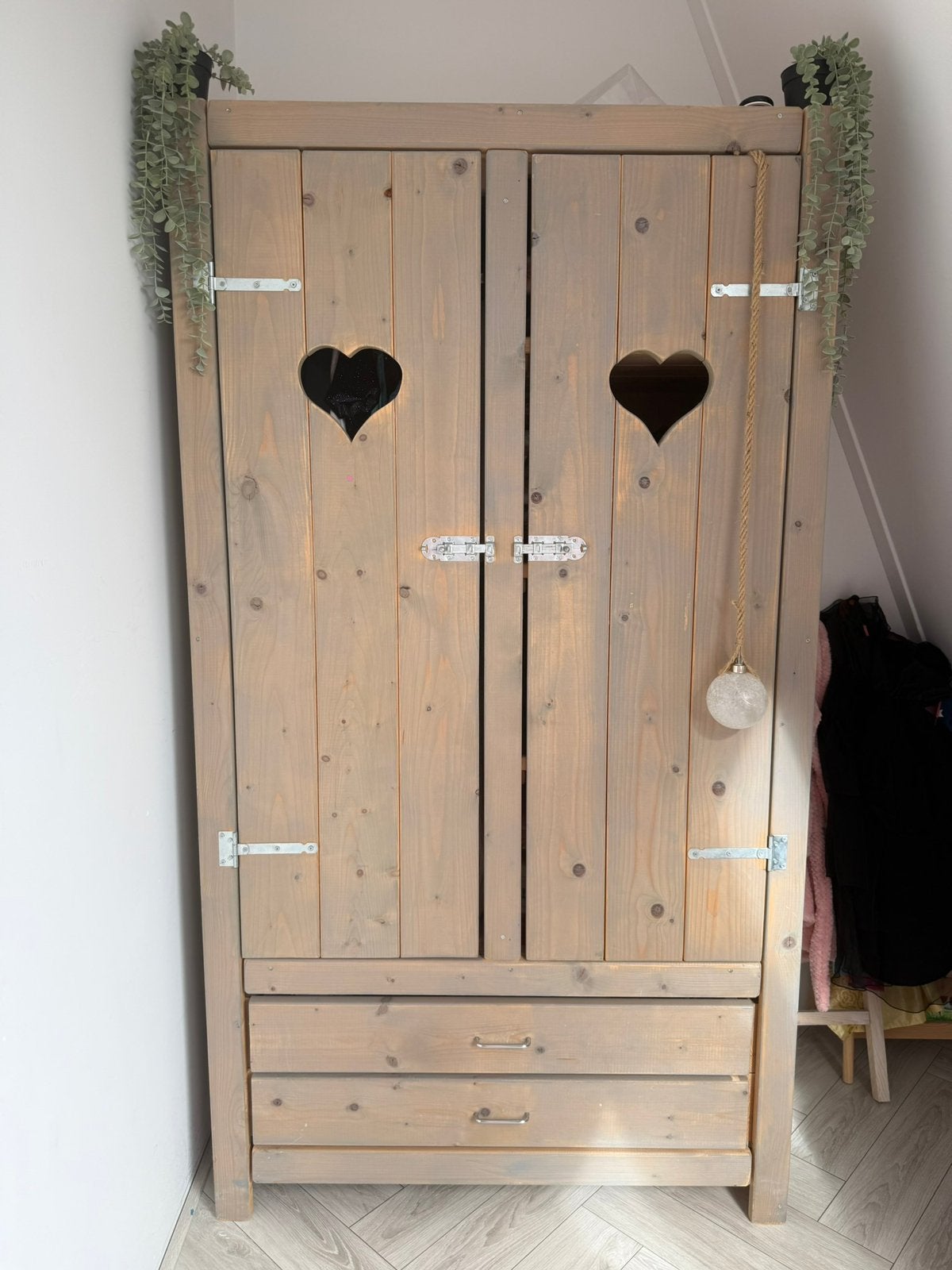 Houten kleding kast met hartjes, Ophalen, Kast, 105 cm of meer, Minder dan 50 cm