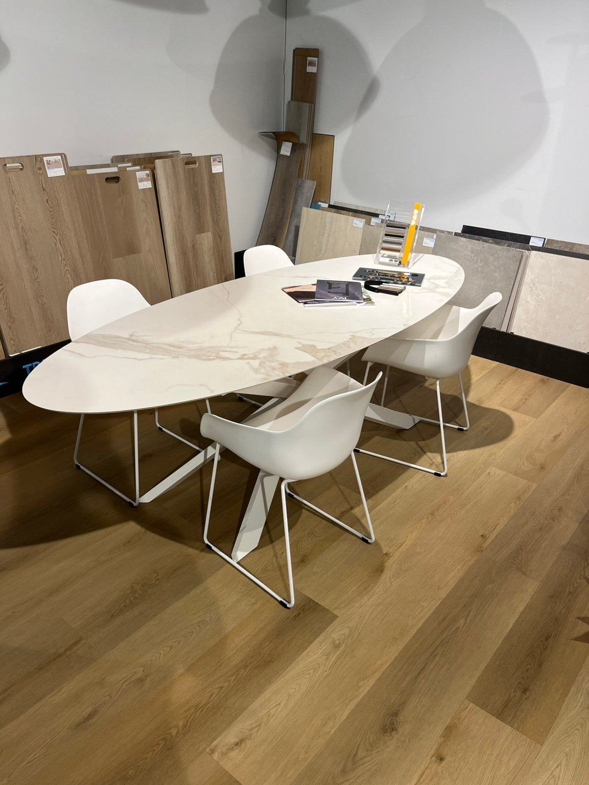 Keramische marmeren tafel, Huis en Inrichting, Tafels | Salontafels, 75 cm of meer, Ovaal, Nieuw, 200 cm of meer