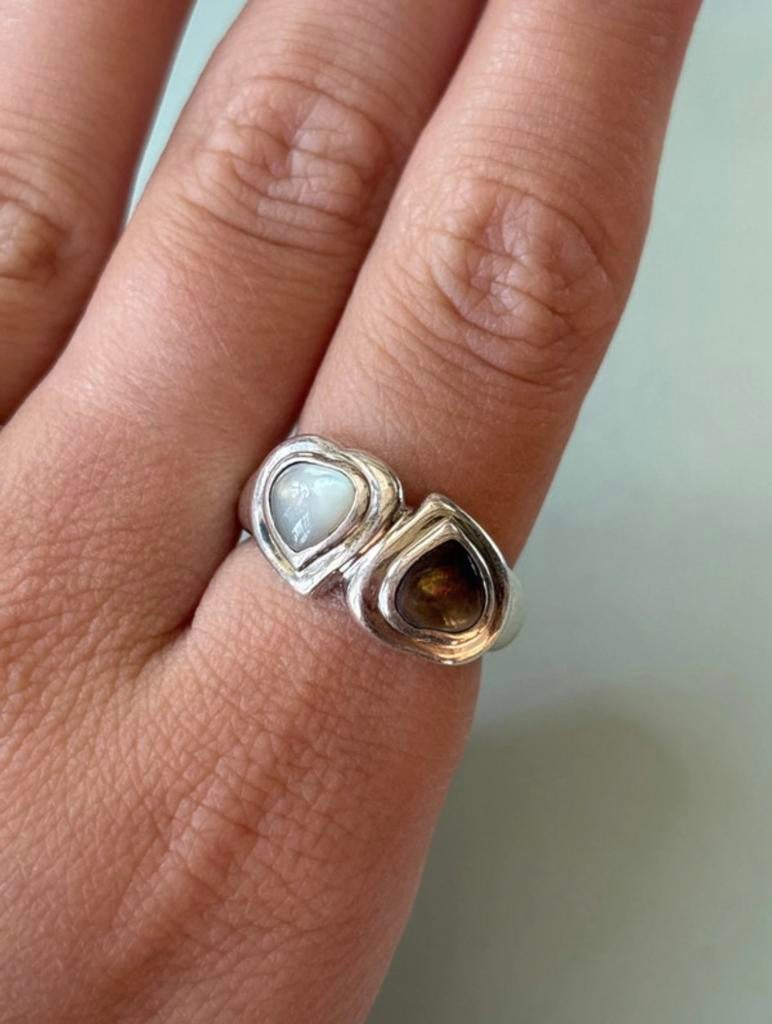 Yves Saint Laurent zilveren hartjes ring met parelmoer, Verzenden, Zo goed als nieuw, 17 tot 18, Dame