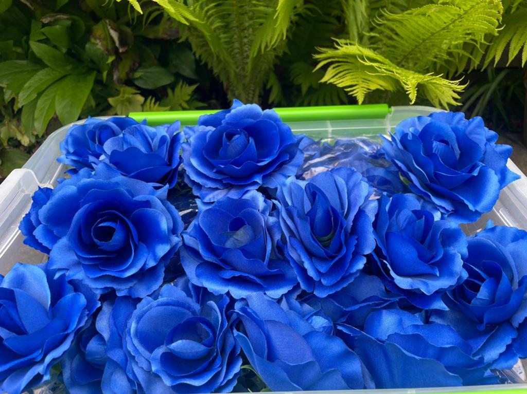 Partij nieuwe kunstbloemen rozen koningsblauw 147 stuks, 3811JM, Info@rodebeagle.nl, Www.rodebeagle.nl, Nieuw