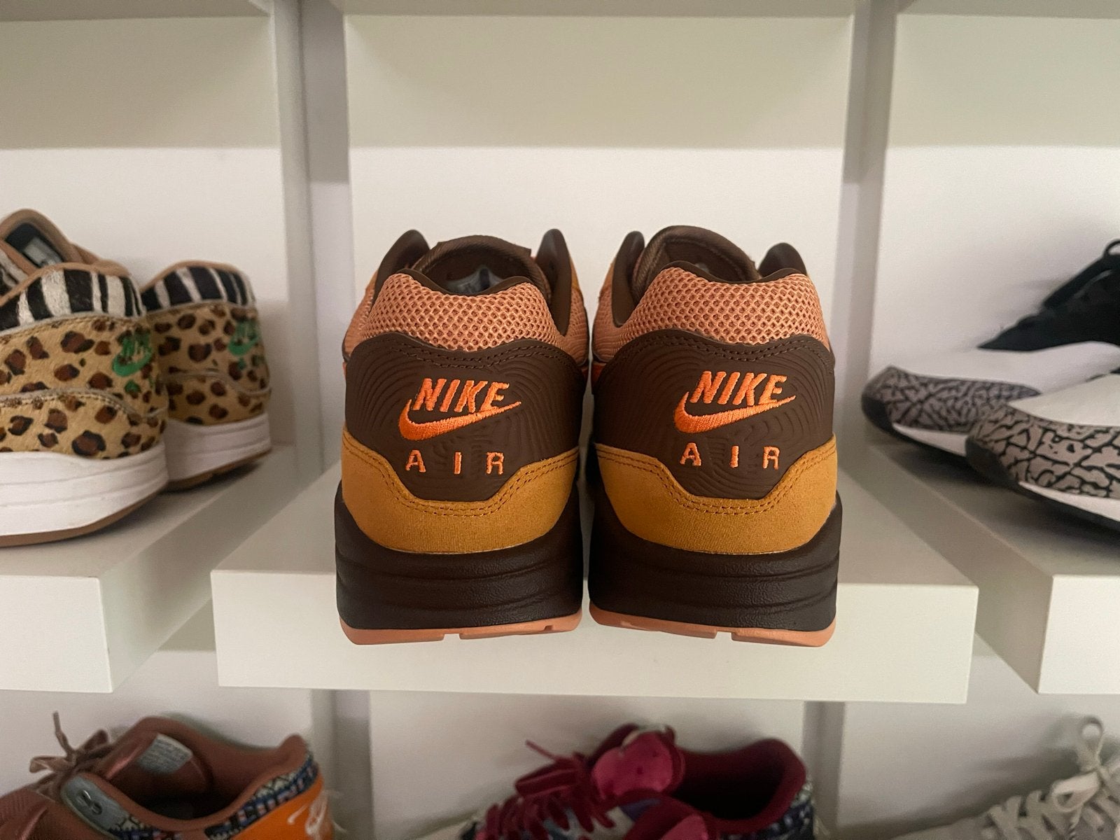 Nike Air Max 1 Cacao Wow and Kumquat, Bruin, Nieuw, Ophalen of Verzenden, Sneakers of Gympen