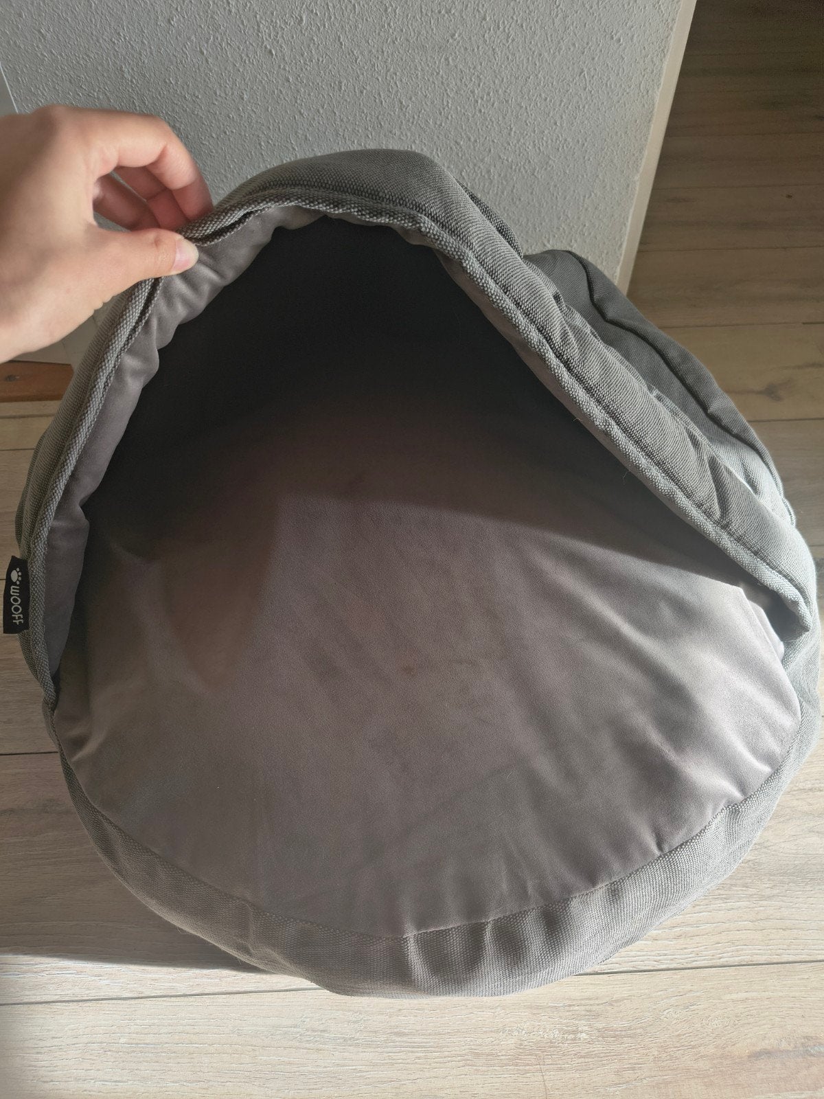 Wooff cave grote hondenmand / kattenmand, antraciet velours, Ophalen of Verzenden, Nieuw, Pluche