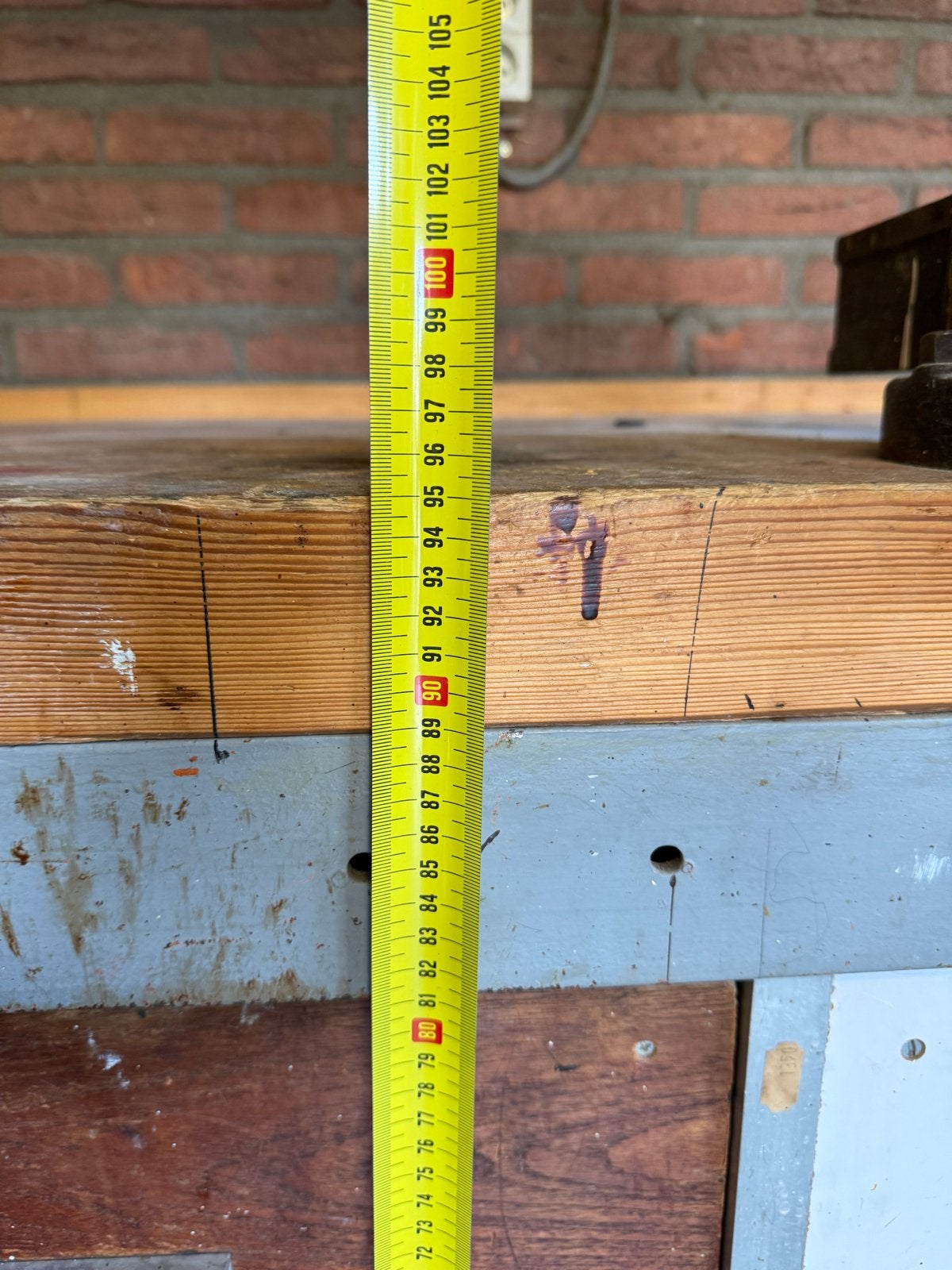 Foto 5 van Robuuste werkbank met bankschroef en lades