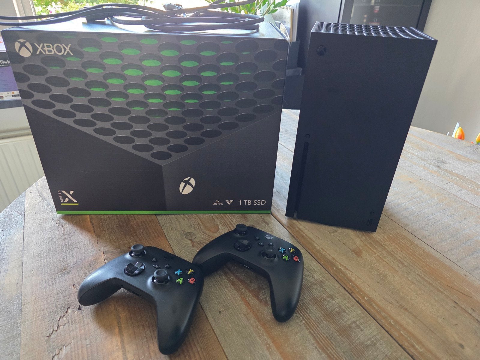 Xbox Series X 1TB met 2 controllers