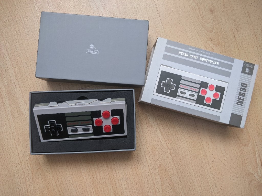 8bitdo NES controller NES30, Overige controllers, Ophalen of Verzenden, Zo goed als nieuw, Draadloos