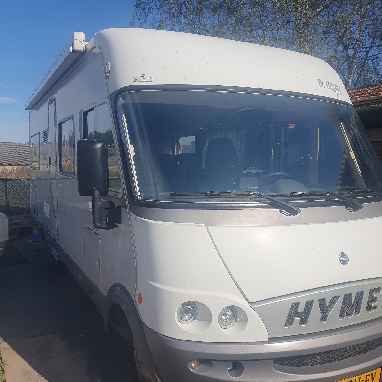 Nette Hymer B 654  6 Slaapplaatsen | Wintersportklaar, Integraal, ESP-stabiliteitscontrole, Raamblindering, Fiat