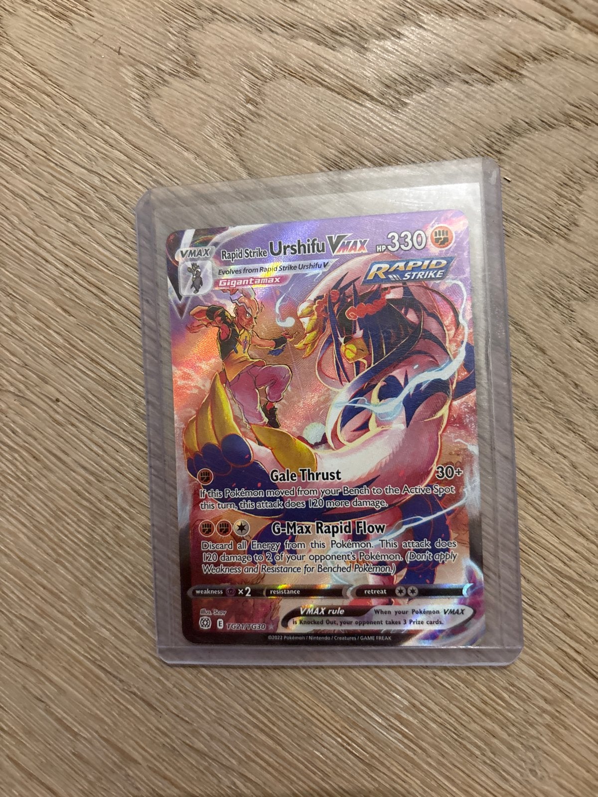 Rapid Strike Urshifu VMAX Pokémon kaart (Full Art), Hobby en Vrije tijd, Ophalen of Verzenden, Zo goed als nieuw, Losse kaart