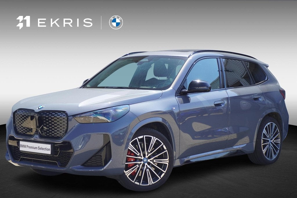 BMW iX1 xDrive30 | M Sportpakket Pro | Panoramadak | Trekhaa, Auto's, BMW, Stof, Gebruikt, Met garantie (alle), Vierwielaandrijving