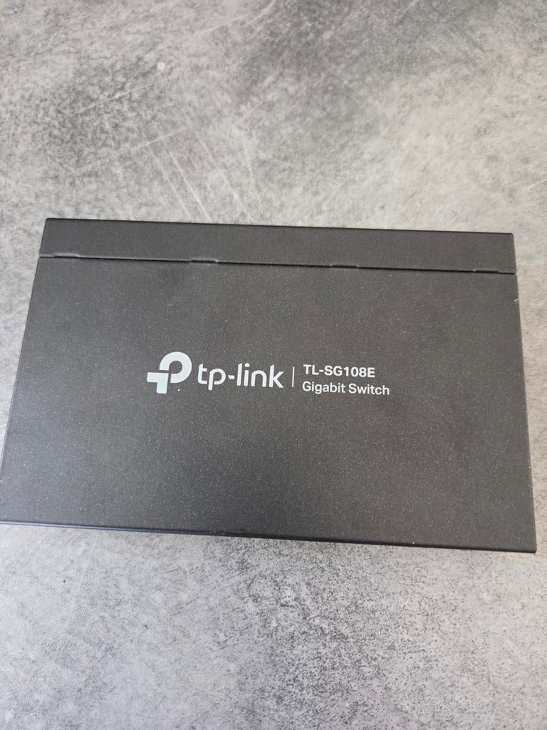 TP-Link TL-SG108E Gigabit Switch - 8 poorten, Ophalen of Verzenden, Zo goed als nieuw