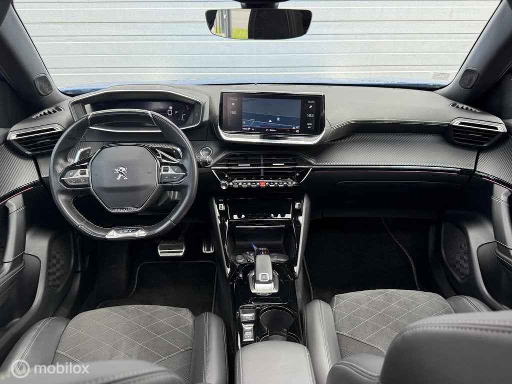 Peugeot 2008 1.2 PureTech GT Pano Trekhaak Stoelverw. ACC, Auto's, Peugeot, Gebruikt, Zwart, Overige carrosserieën, Blauw