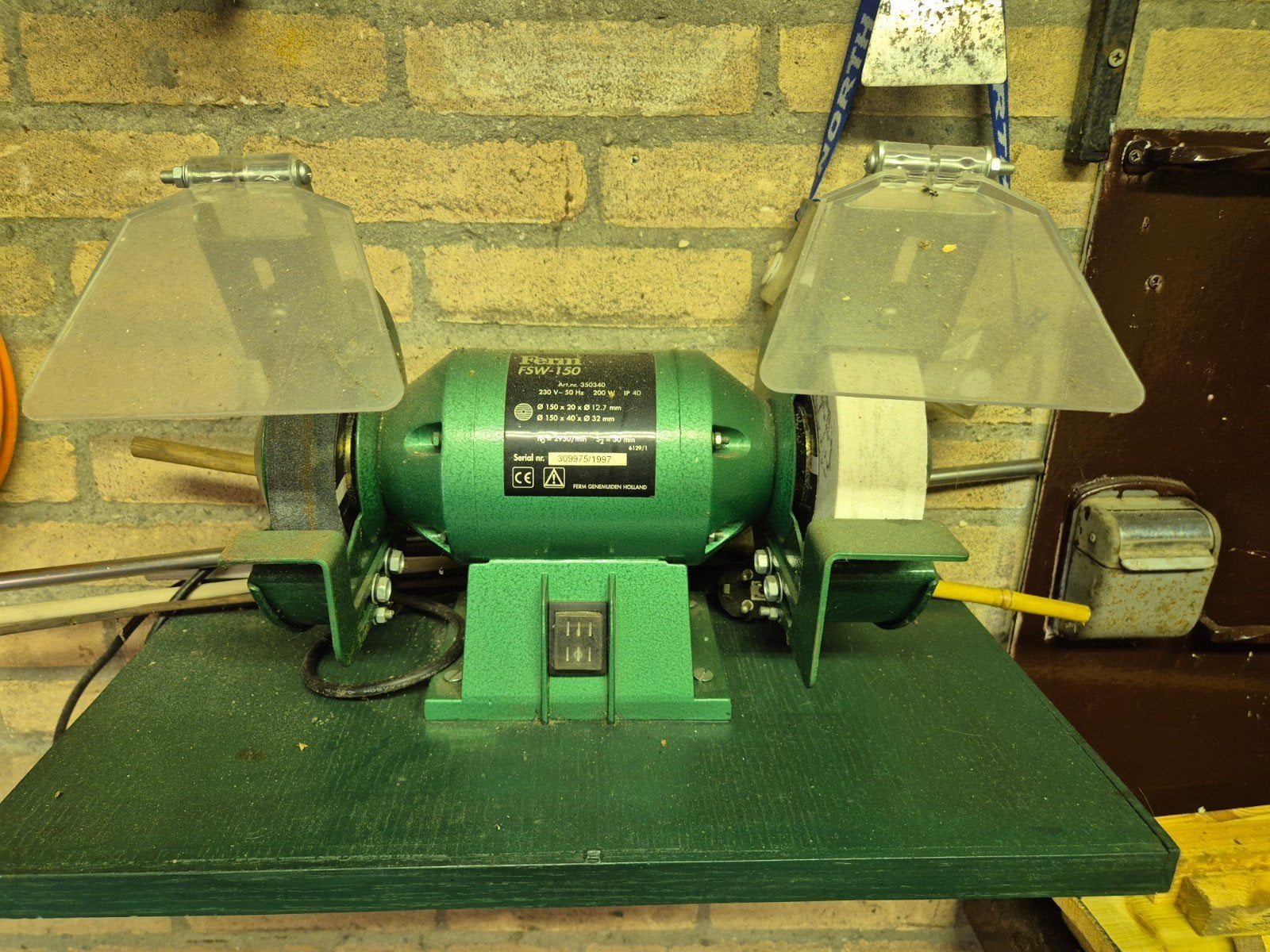 Slijpmachine in goede en nette staat, Ophalen, Gebruikt, Minder dan 700 watt, Werkbankslijpmachine