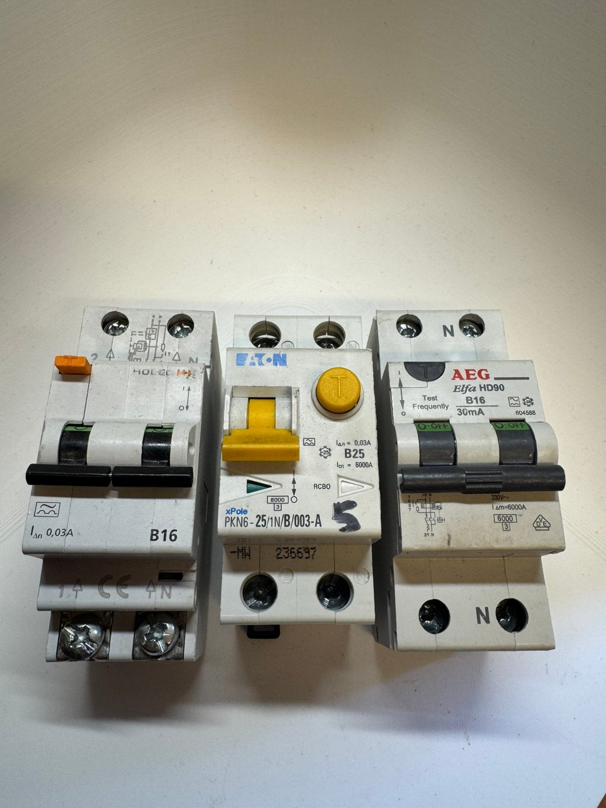 Aardlekautomaten Eaton Holec AEG B16 B25, Ophalen of Verzenden, Gebruikt