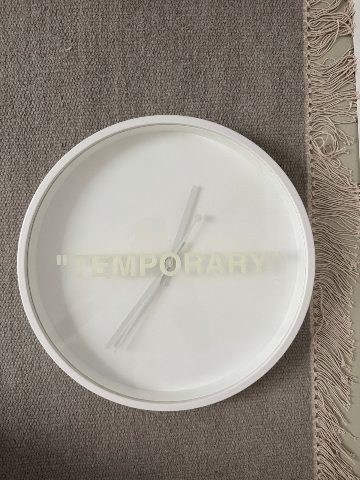 IKEA MARKERAD "TEMPORARY" Wandklok - Virgil Abloh, Huis en Inrichting, Ophalen, Wandklok, IKEA, Wit
