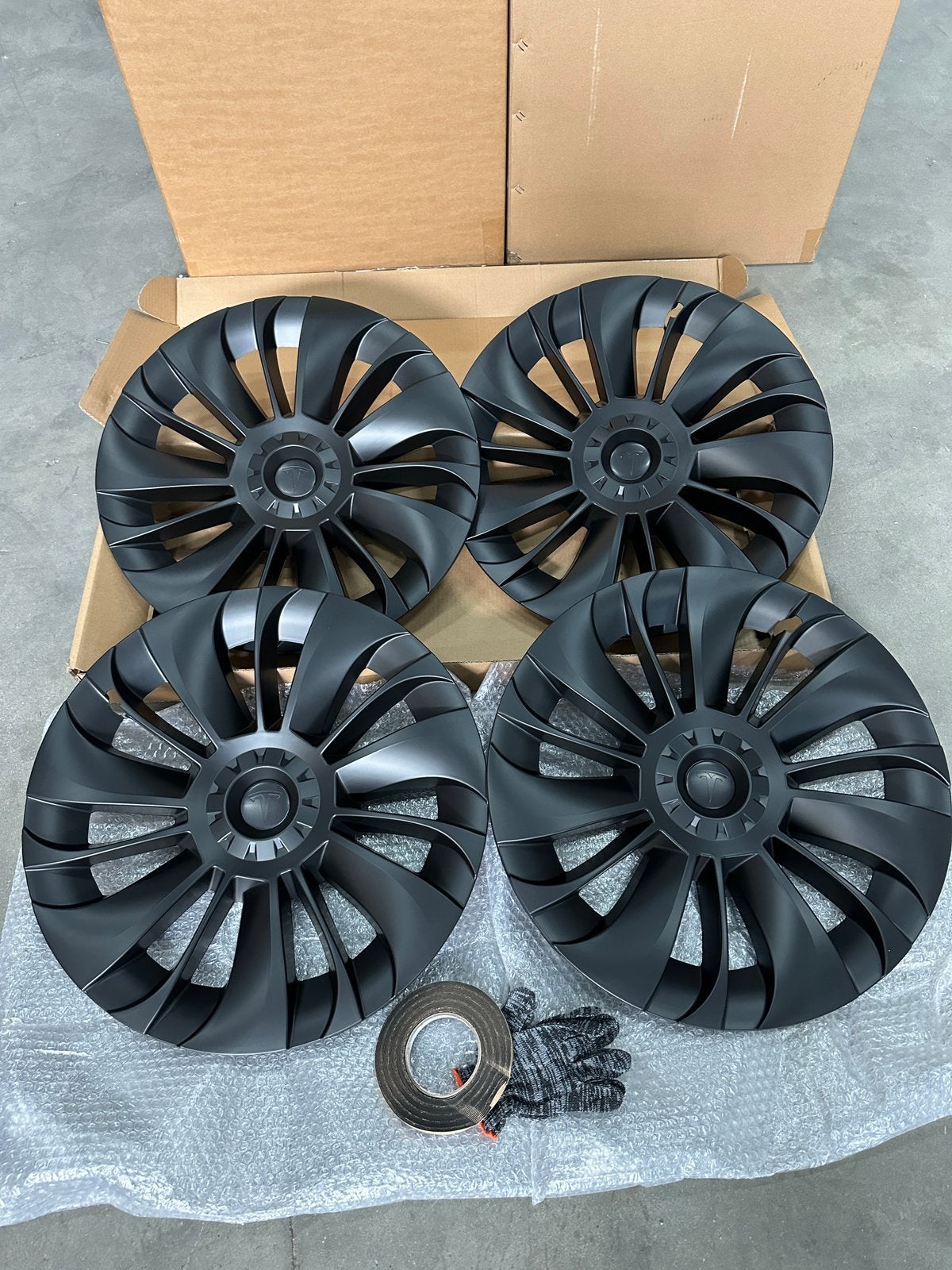 Nieuw in doos set van 4 wieldoppen 19inch Tesla model Y, Auto diversen, Wieldoppen, Ophalen of Verzenden, Zo goed als nieuw, Nvt