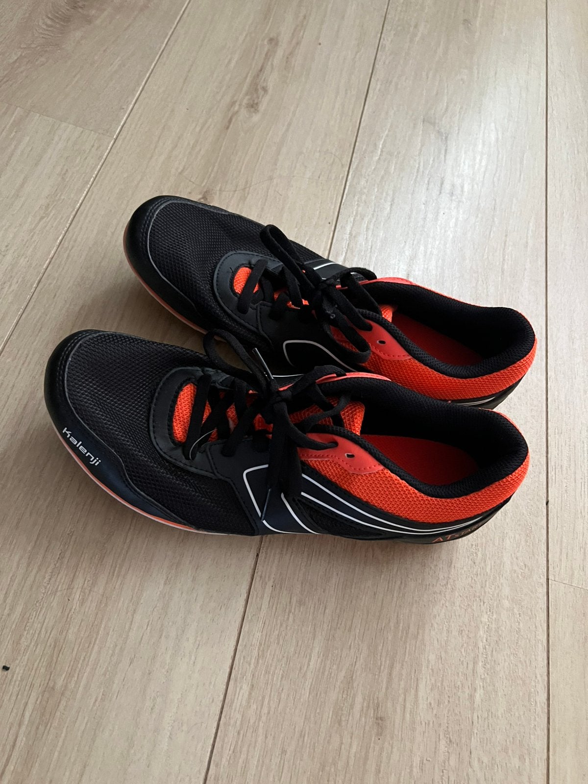 Atletiekschoenen / spikes maat 42 – Decathlon, Sport en Fitness, Ophalen of Verzenden, Spikes, Overige merken