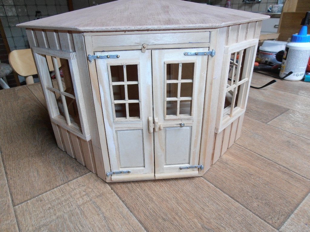 Nieuw houten poppenhuisje / tuinhuisje te koop, Verzamelen, Ophalen of Verzenden, Nieuw, Poppenhuis